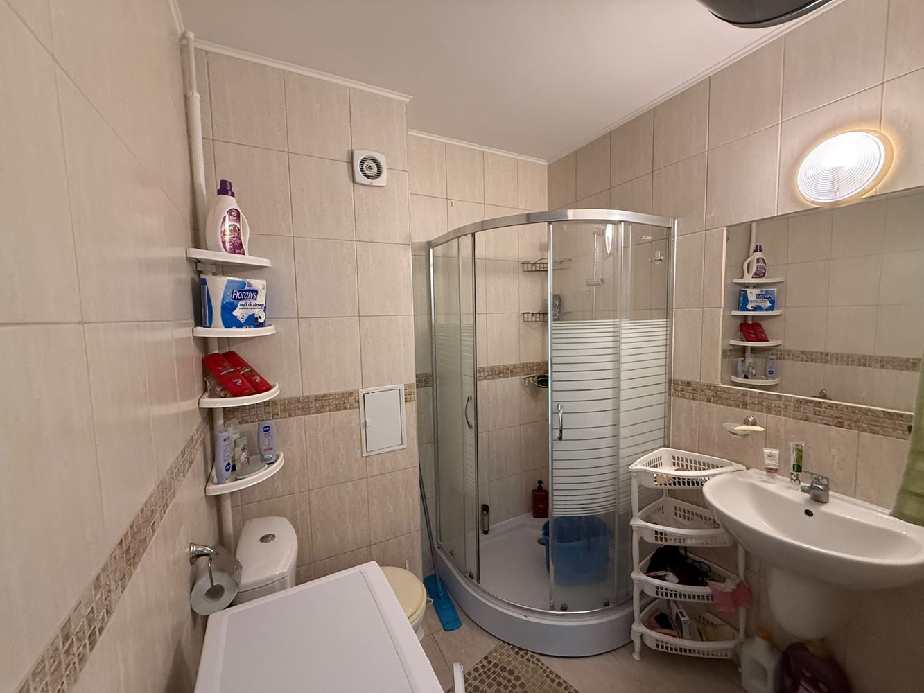 Zweizimmerwohnung inmitten von viel Grün in einer Anlage mit Swimmingpool und Kinderspielplatz