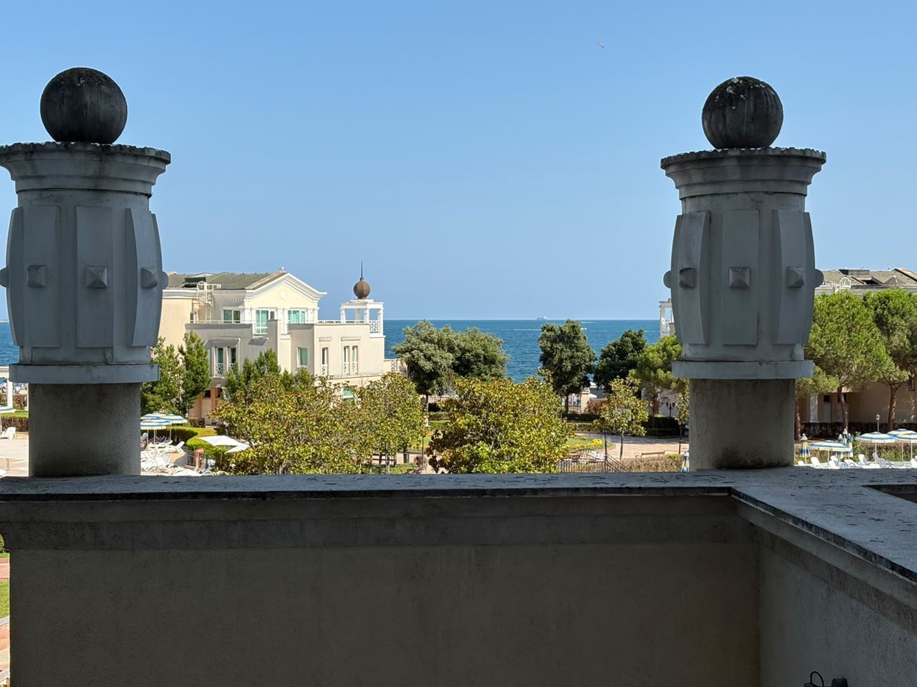 Luxuriöse 2-Zimmer-Wohnung mit Meerblick in erster Linie in Pomorie – eine prestigeträchtige Immobilie mit einzigartigen Annehmlichkeiten