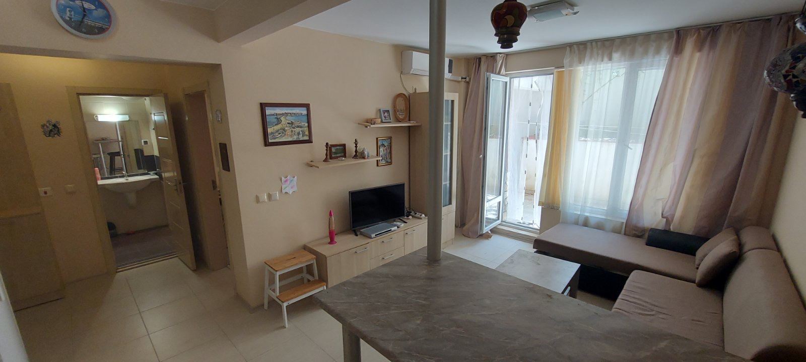 Gemütliches Apartment am Meer mit großzügiger Terrasse und niedriger Servicegebühr zwischen Sonnenstrand und Sveti Vlas