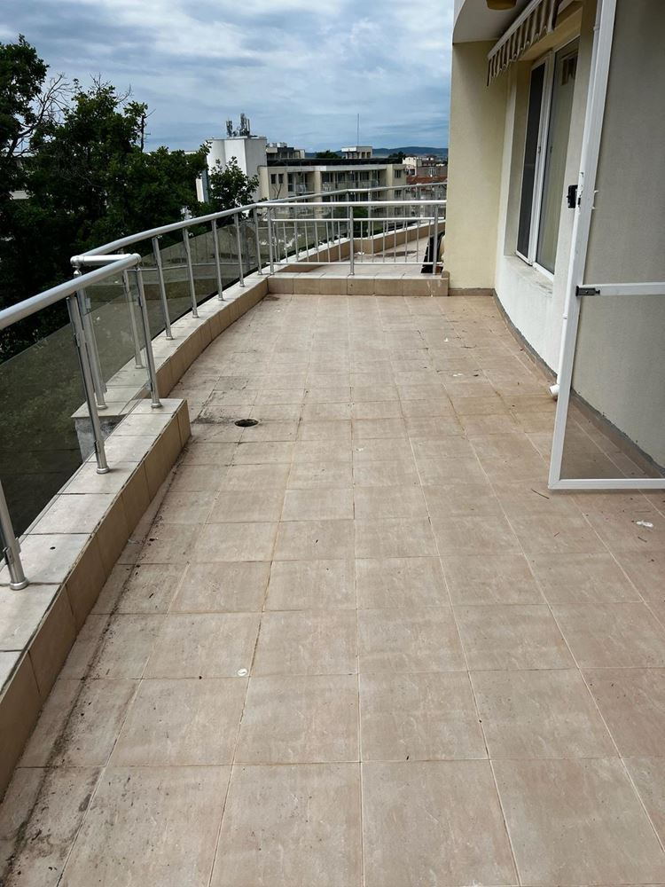 Die perfekte Ferieninvestition mit ausgezeichneter Lage – geräumige Wohnung 100 Meter vom Meer entfernt