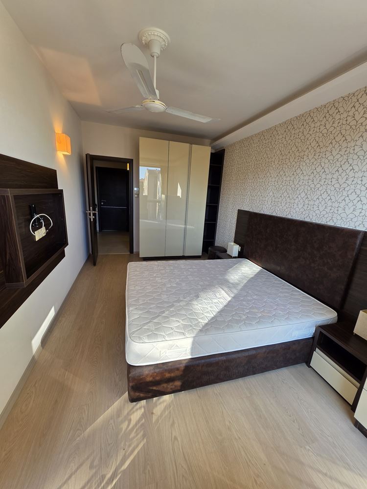 Herrliche Wohnung mit einem Schlafzimmer in einer Anlage in Sonnenstrand – Blick auf den Pool; Stil und Komfort