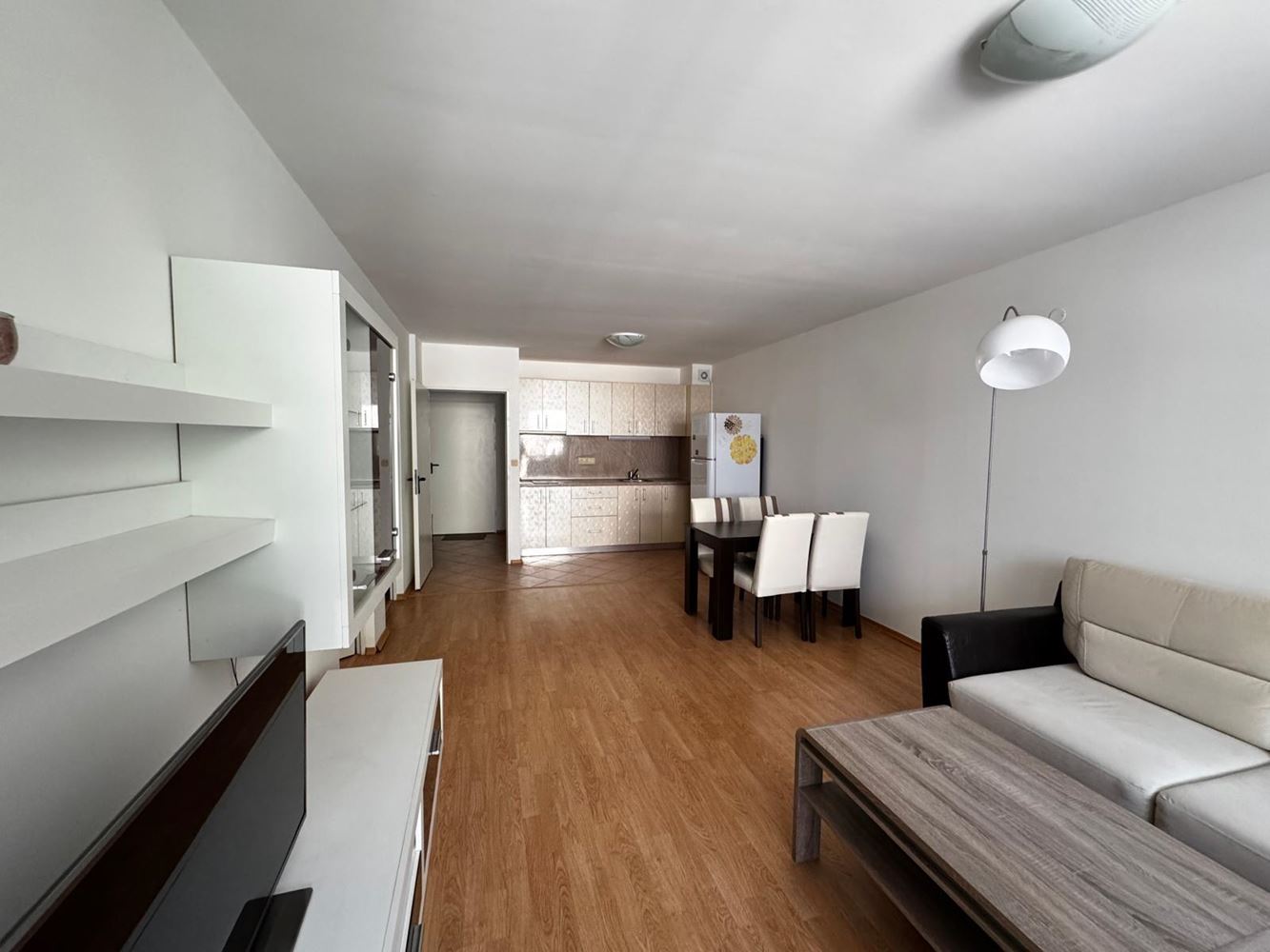 Geräumige Wohnung mit einem Schlafzimmer in Pomorie – mit großer Terrasse und ausgezeichnetem Investitionspotenzial