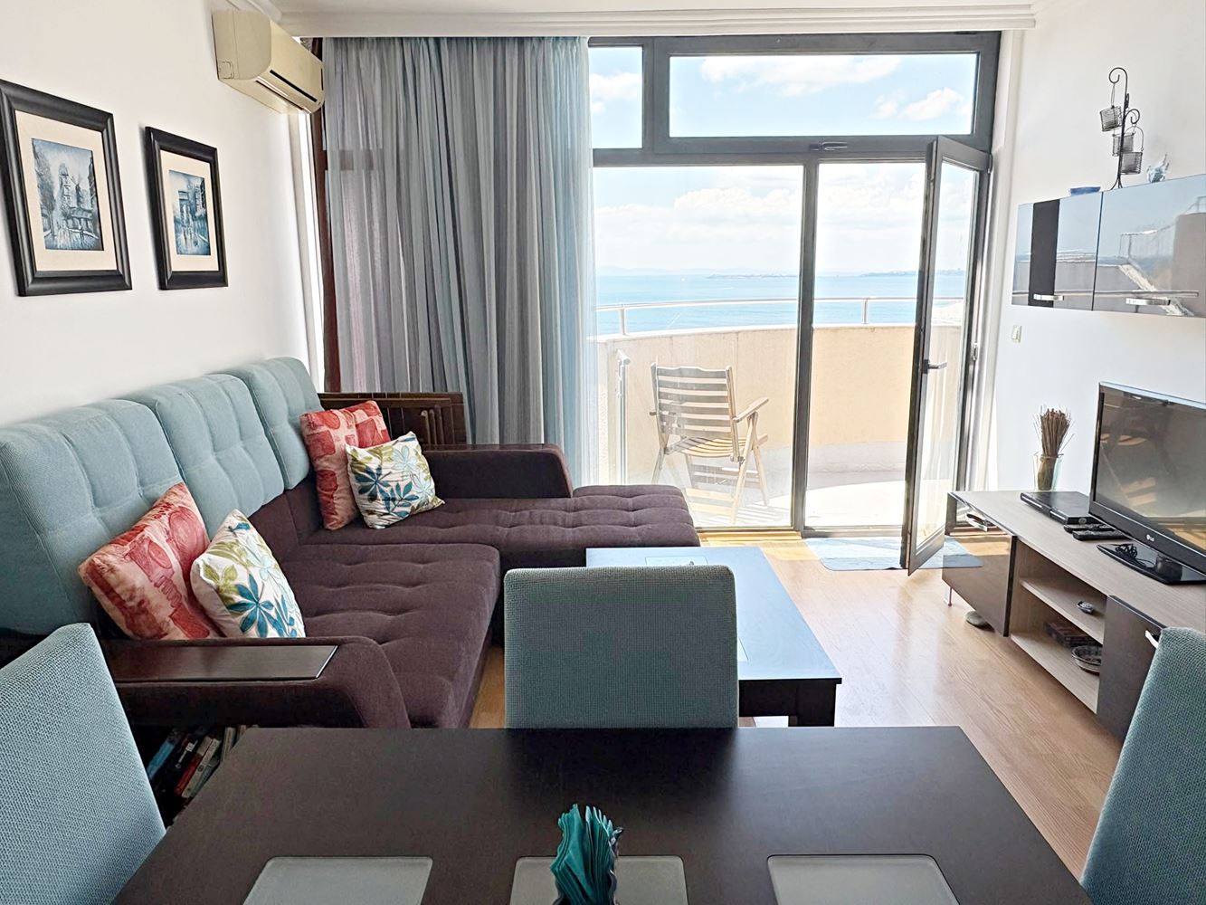Luxuriöse 2-Zimmer-Wohnung mit Panoramablick auf das Meer in erster Linie in Sveti Vlas