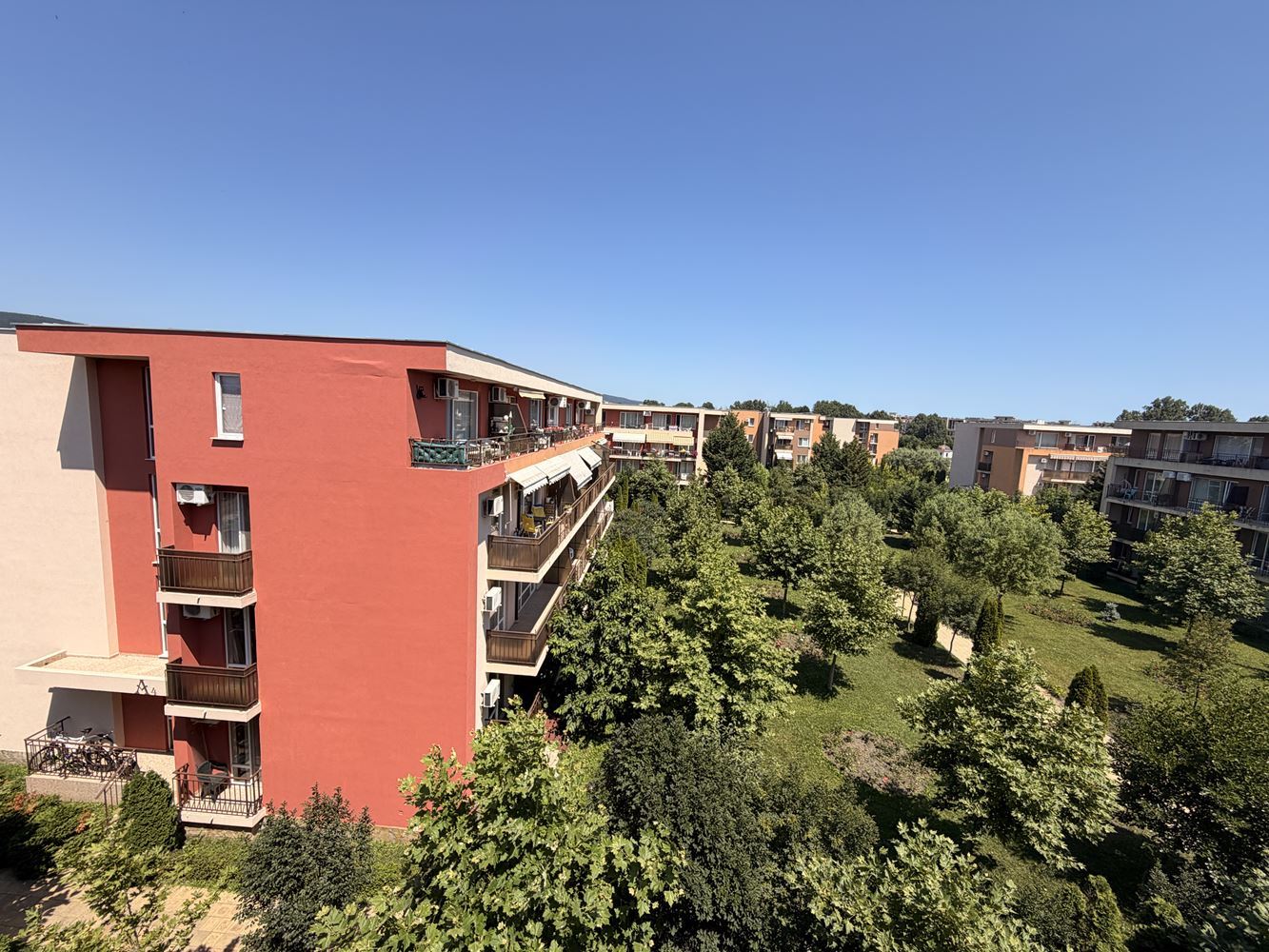 Geräumige Wohnung mit zwei Schlafzimmern in Sonnenstrand – Panoramablick und ruhige Lage
