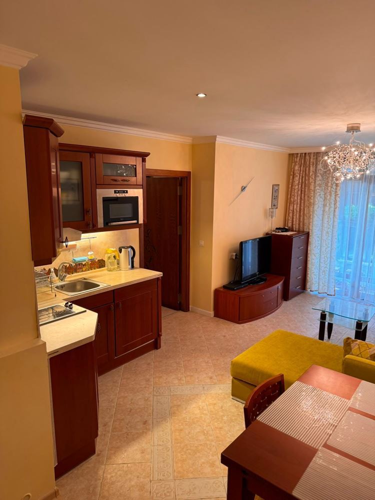 Drei-Zimmer-Wohnung mit Meerblick zwischen Pinien – Luxus und Ruhe in erster Meereslinie in Sozopol