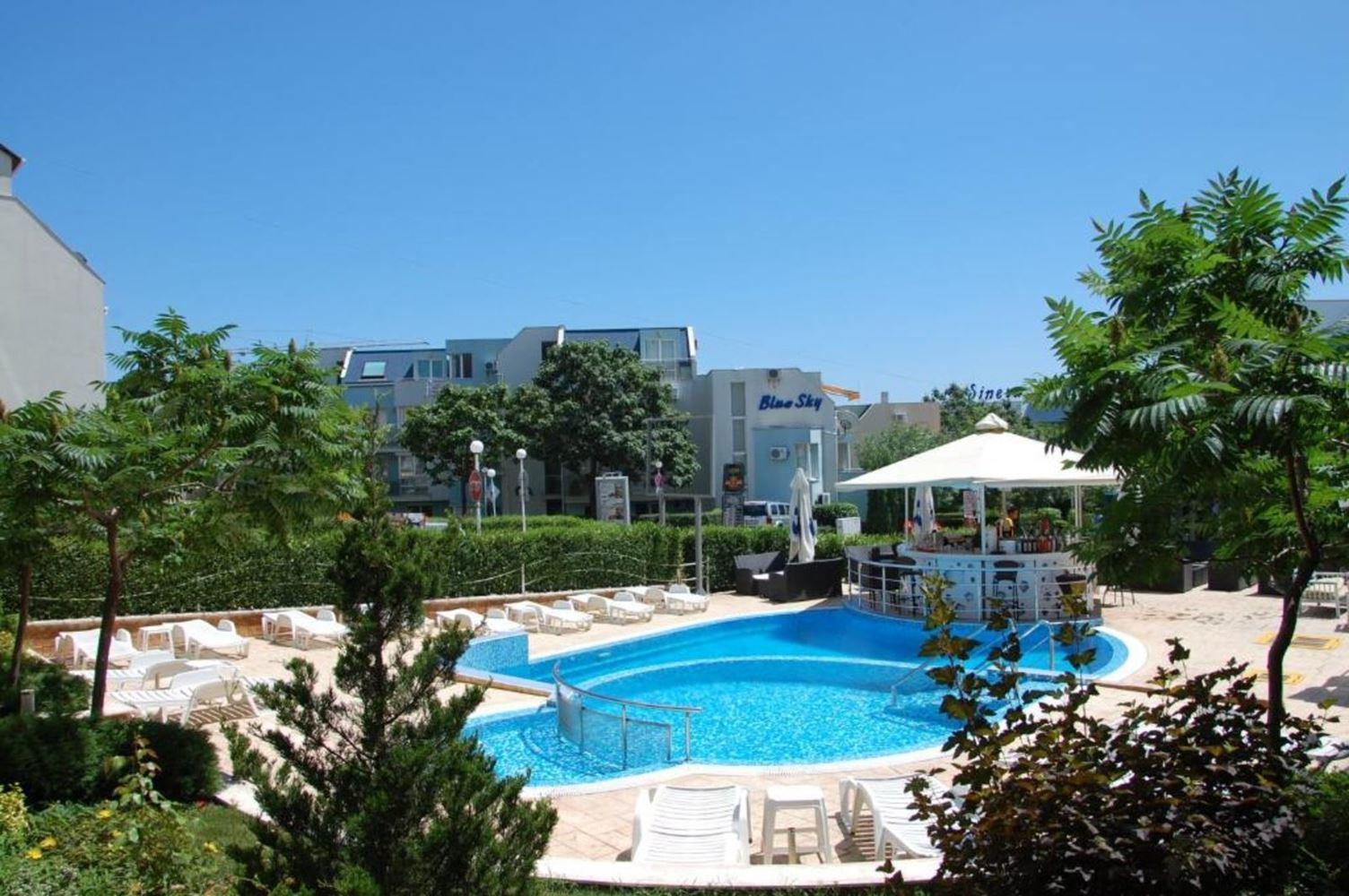 Geräumiges Studio mit Poolblick in einer ruhigen Anlage in Sveti Vlas – Komfort und Gemütlichkeit am Meer