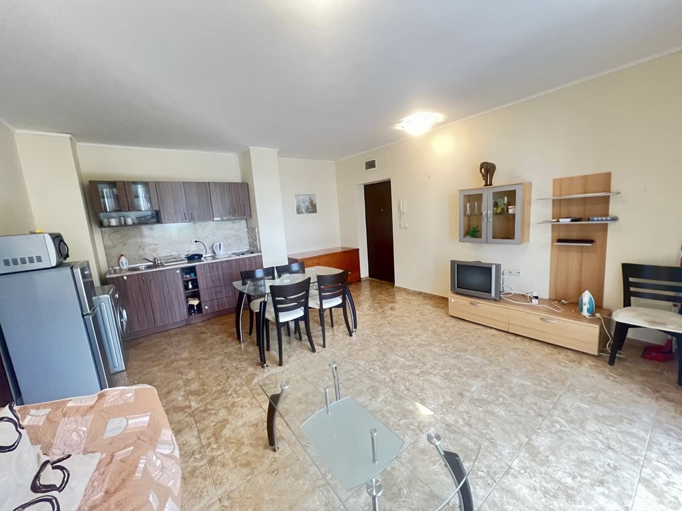 Geräumige Drei-Zimmer-Wohnung mit Poolblick in einer prestigeträchtigen Anlage in Nessebar