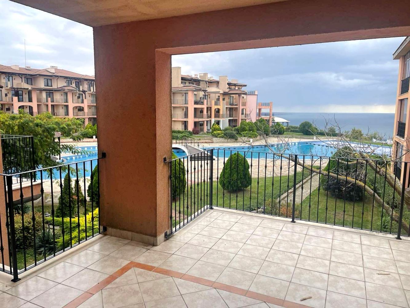 Geräumige möblierte 3-Zimmer-Wohnung mit Meerblick nahe Balchik – Komfort inmitten der Natur und der Golf Riviera
