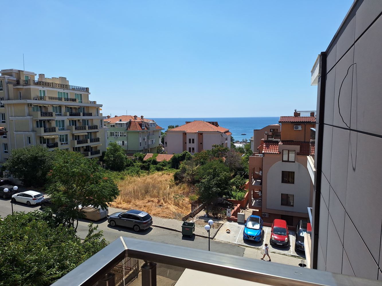 Geräumige 3-Zimmer-Wohnung mit Parkplatz nur 200 Meter vom Meer entfernt in Sveti Vlas