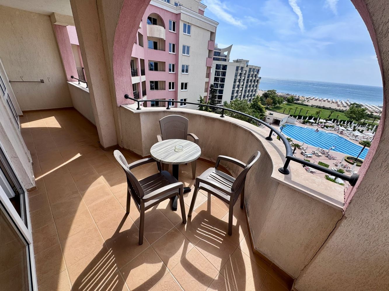 Zweizimmerwohnung in erster Meereslinie mit Panoramablick auf das Meer in Sonnenstrand