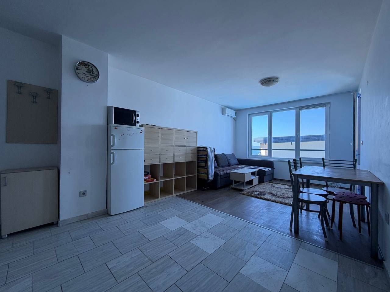 Wohnung mit einem Schlafzimmer in erster Meereslinie in Pomorie – Panoramablick auf das Meer und den Pool