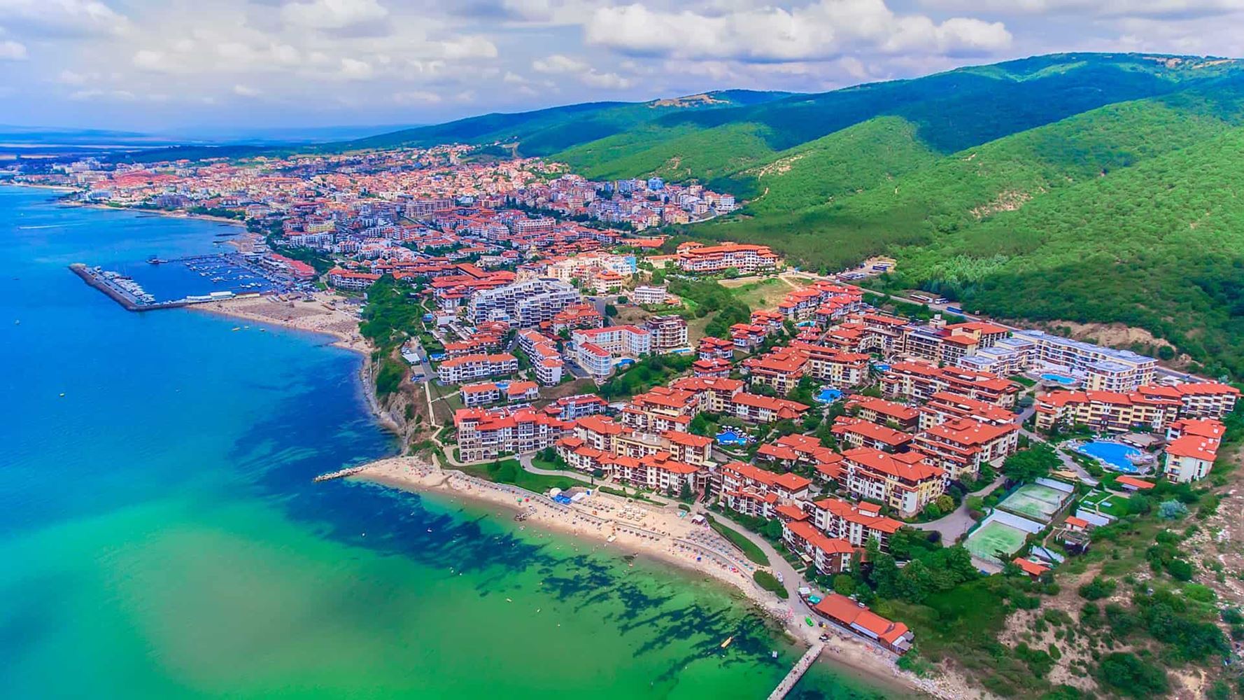 2-Zimmer-Wohnung in erster Meereslinie in einem Premium-Komplex in Sveti Vlas
