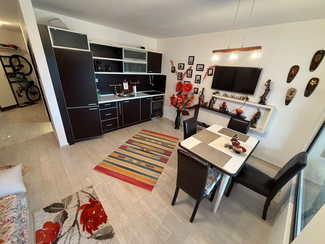 Stilvolle Wohnung mit einem Schlafzimmer in einer prestigeträchtigen Anlage in Sveti Vlas – bezugsfertig und mit vollständigen Unterlagen für eine schnelle Transaktion