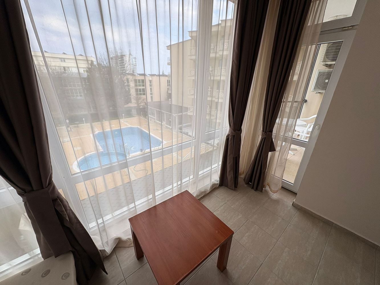 Geräumige Wohnung mit zwei Schlafzimmern, hervorragenden Annehmlichkeiten und bezugsfertig – perfekte Investition und komfortables Zuhause