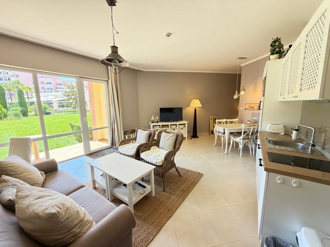 Wohnung mit einem Schlafzimmer und direktem Zugang zum Pool in Sonnenstrand – Luxus, Großzügigkeit und erstklassige Annehmlichkeiten