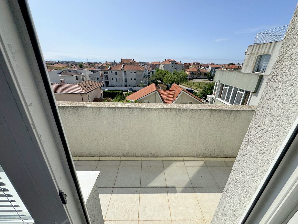 Wohnung mit einem Schlafzimmer in Ravda – vollständig möbliert, in einem Wohngebäude und 500 Meter vom Meer entfernt