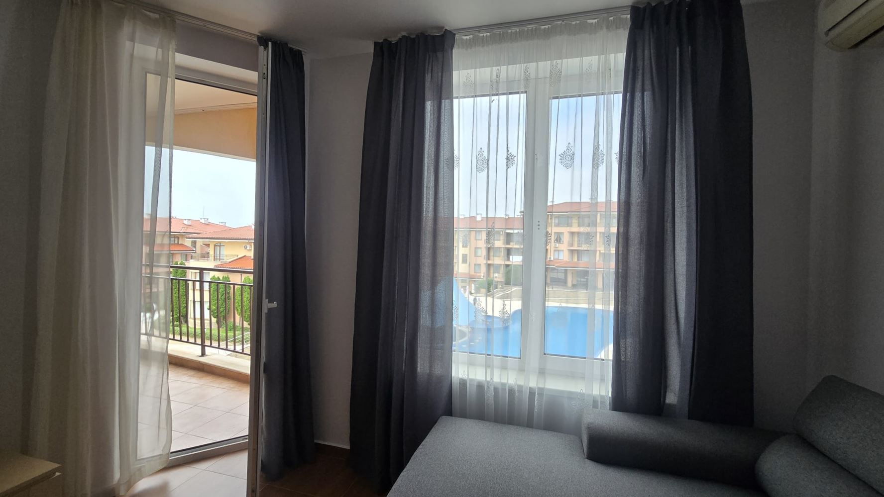 Zweizimmerwohnung mit Poolblick in Sveti Vlas – nur wenige Meter vom Meer entfernt