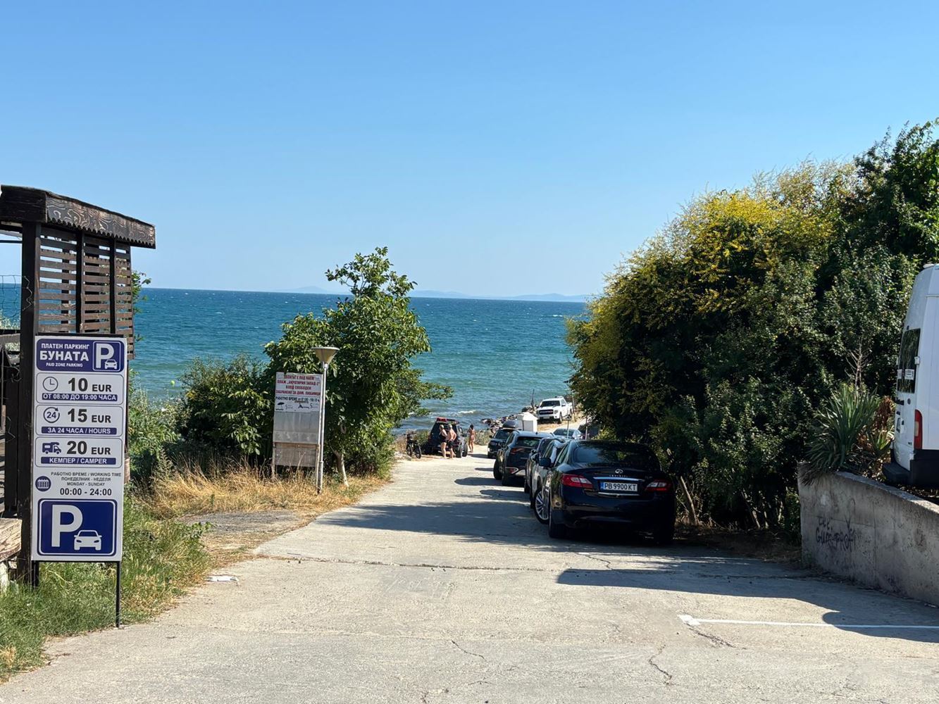 Geräumige Drei-Schlafzimmer-Wohnung mit Panoramablick auf das Meer nur 50 Meter vom Strand entfernt – niedrige Instandhaltungsgebühr!