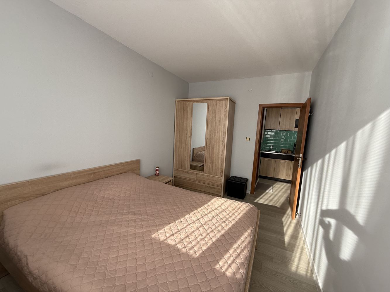 Ein-Zimmer-Wohnung mit Terrasse in Sonnenstrand – Komfort und ganzjährige Sicherheit