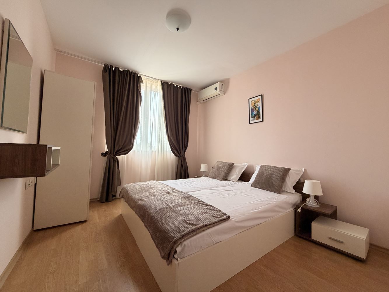 Geräumige Wohnung mit zwei Schlafzimmern in Sonnenstrand – Panoramablick und ruhige Lage