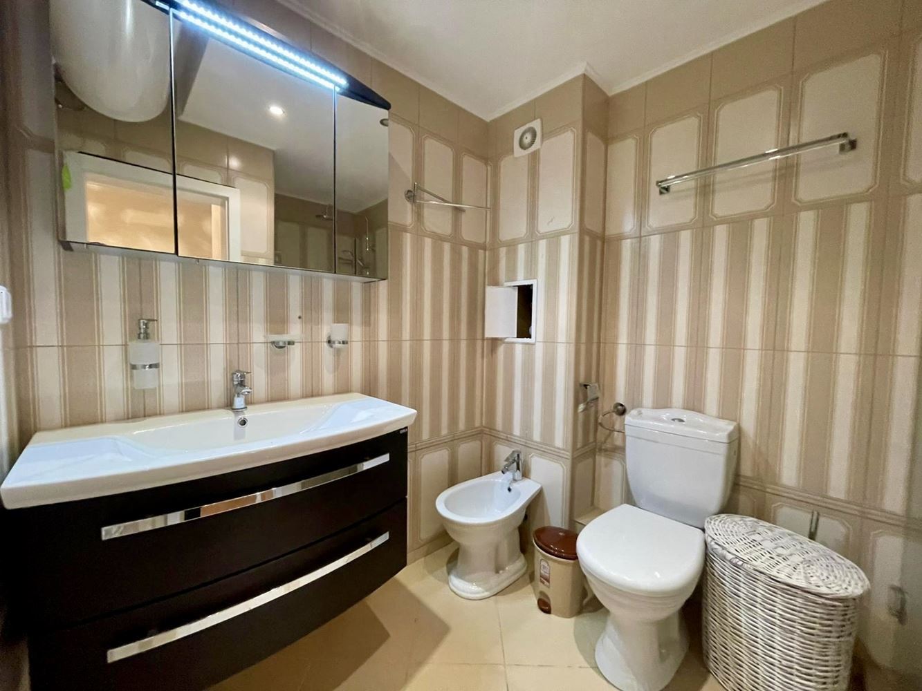 Luxuriöses Maisonette-Apartment mit Garten in Elite-Komplex – Komfort und Entspannung in Meeresnähe