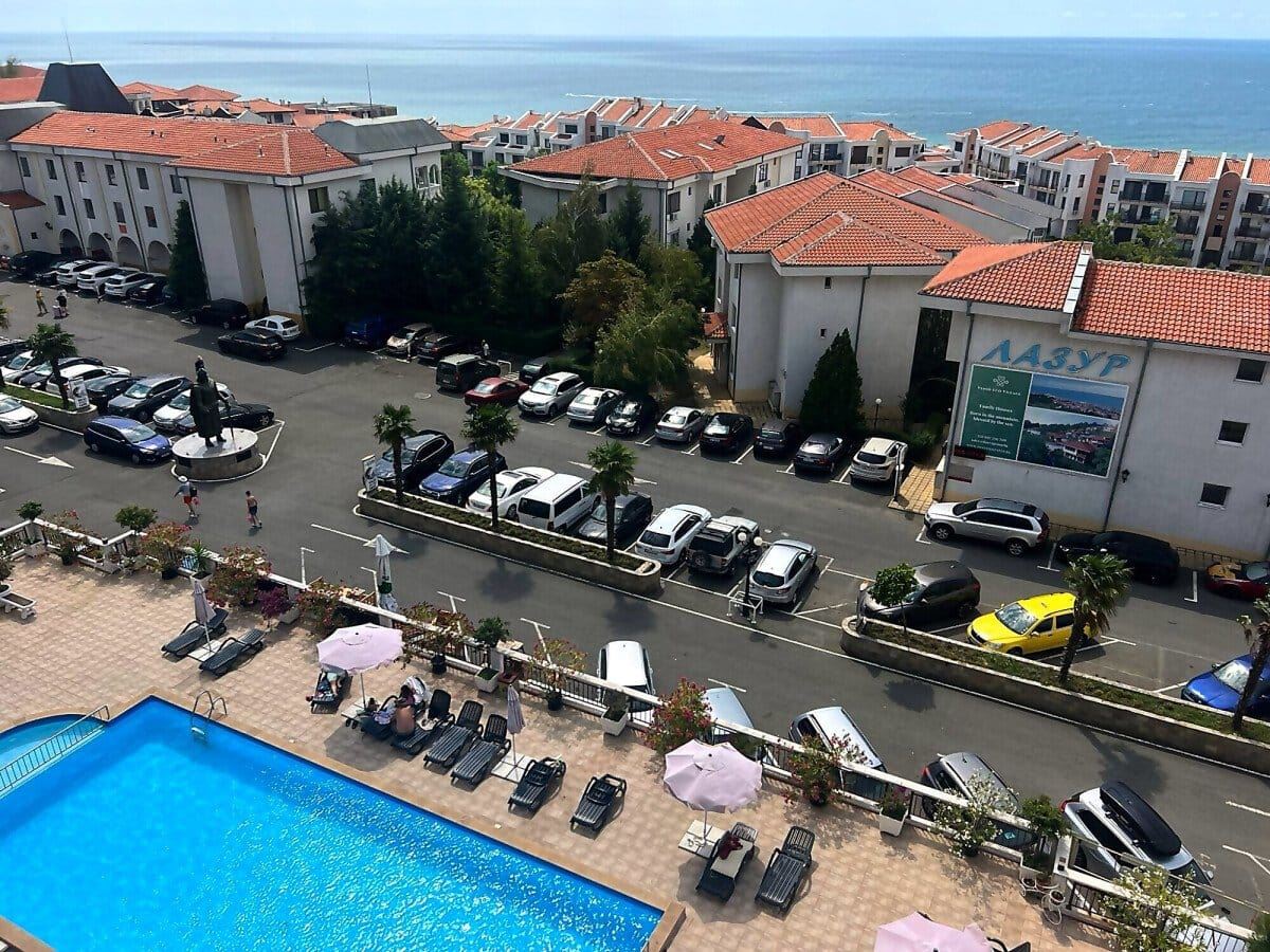 Geräumige Vier-Zimmer-Wohnung mit einzigartigem Panoramablick über die gesamte Bucht in Sveti Vlas