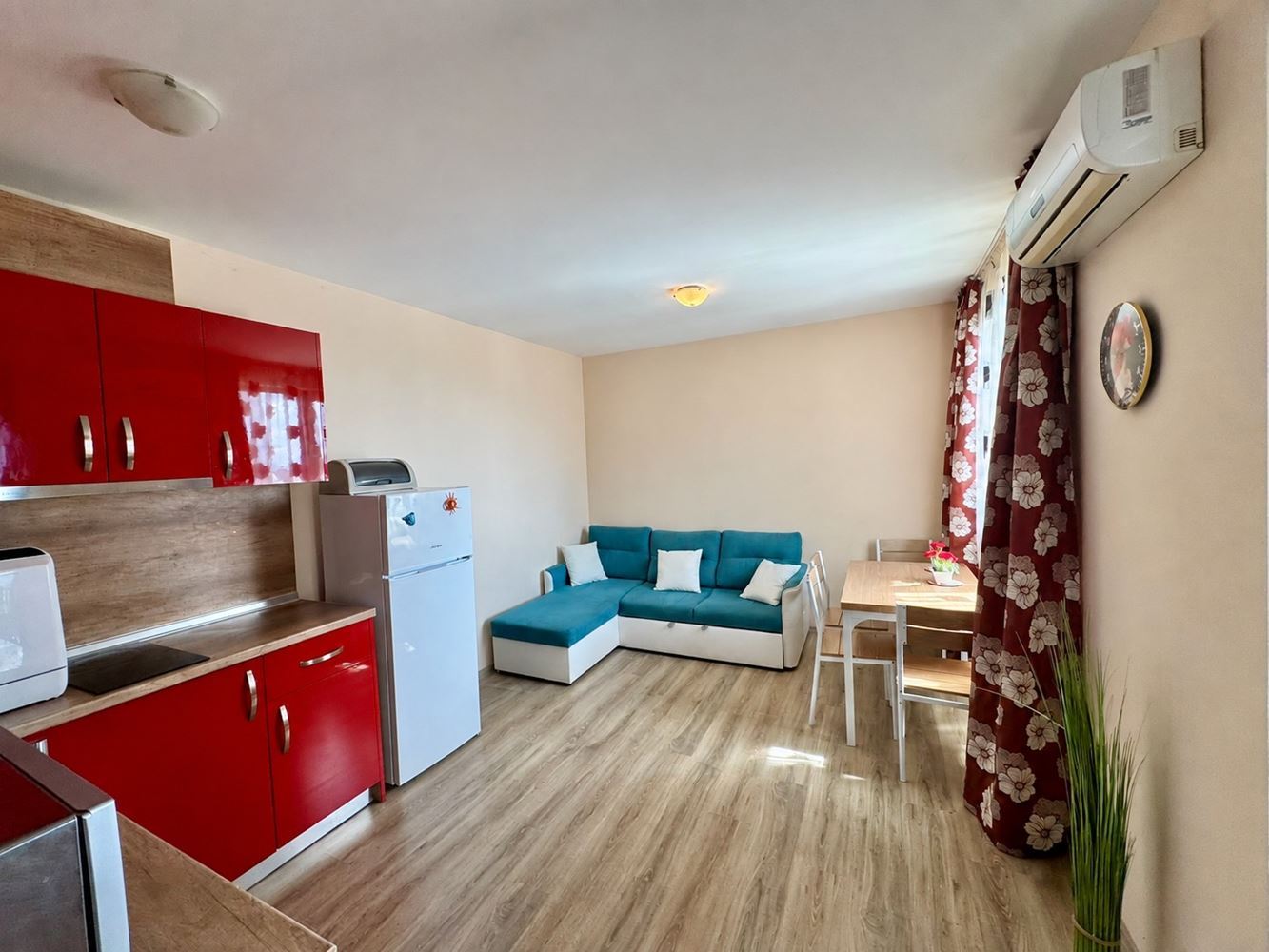 Meerblick und Gemütlichkeit in Nessebar – vollständig möblierte Wohnung mit einem Schlafzimmer