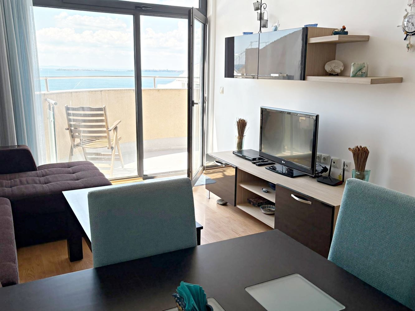 Luxuriöse 2-Zimmer-Wohnung mit Panoramablick auf das Meer in erster Linie in Sveti Vlas