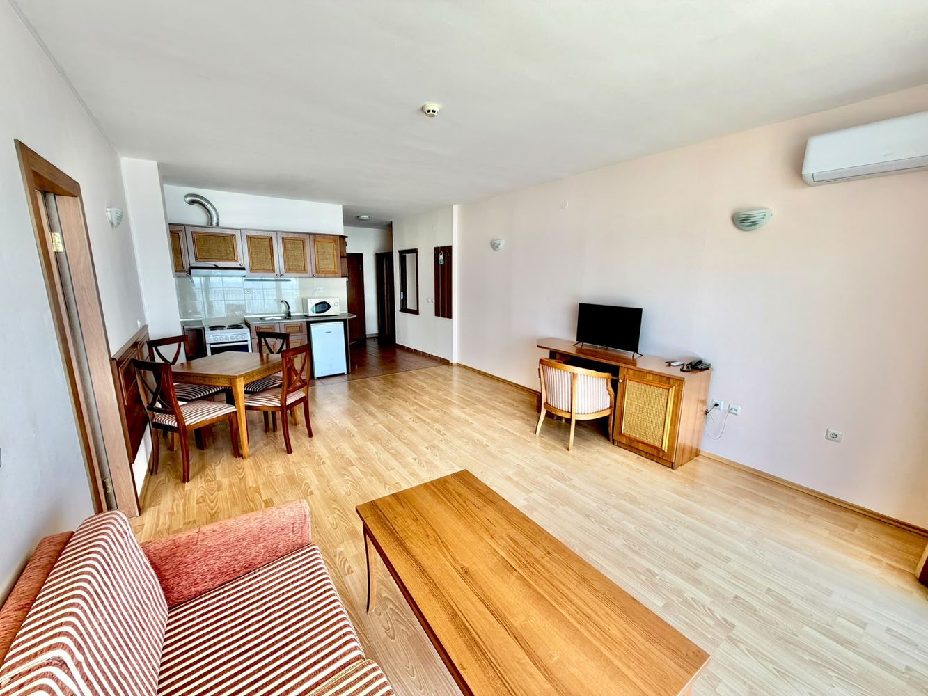 2-Zimmer-Wohnung mit Panoramablick auf das Meer in erster Meereslinie in Sveti Vlas