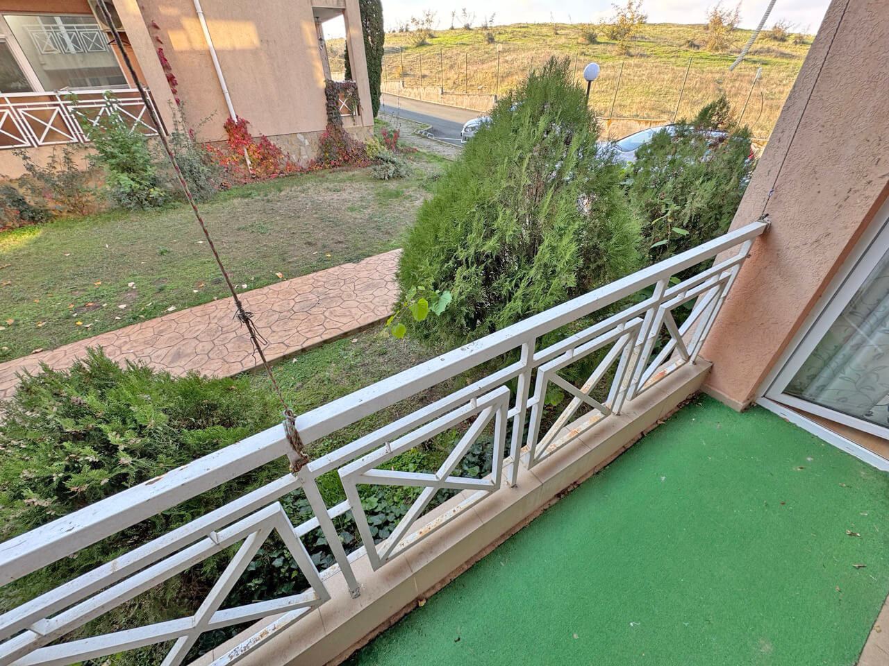 Funktionale Dreizimmerwohnung im Erdgeschoss in einem modernen Komplex in der Region Sonnenstrand