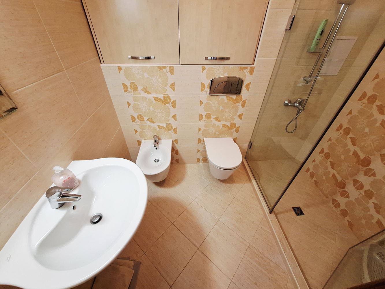 Geräumige 3-Zimmer-Wohnung mit Parkplatz nur 200 Meter vom Meer entfernt in Sveti Vlas