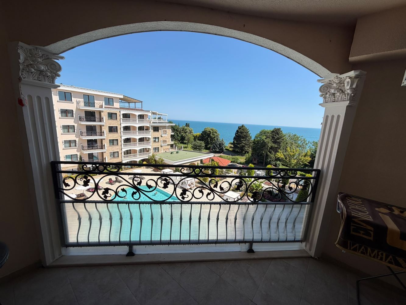 Geräumige 2-Zimmer-Wohnung mit Panoramablick auf das Meer in einem luxuriösen First-Line-Komplex in Nessebar