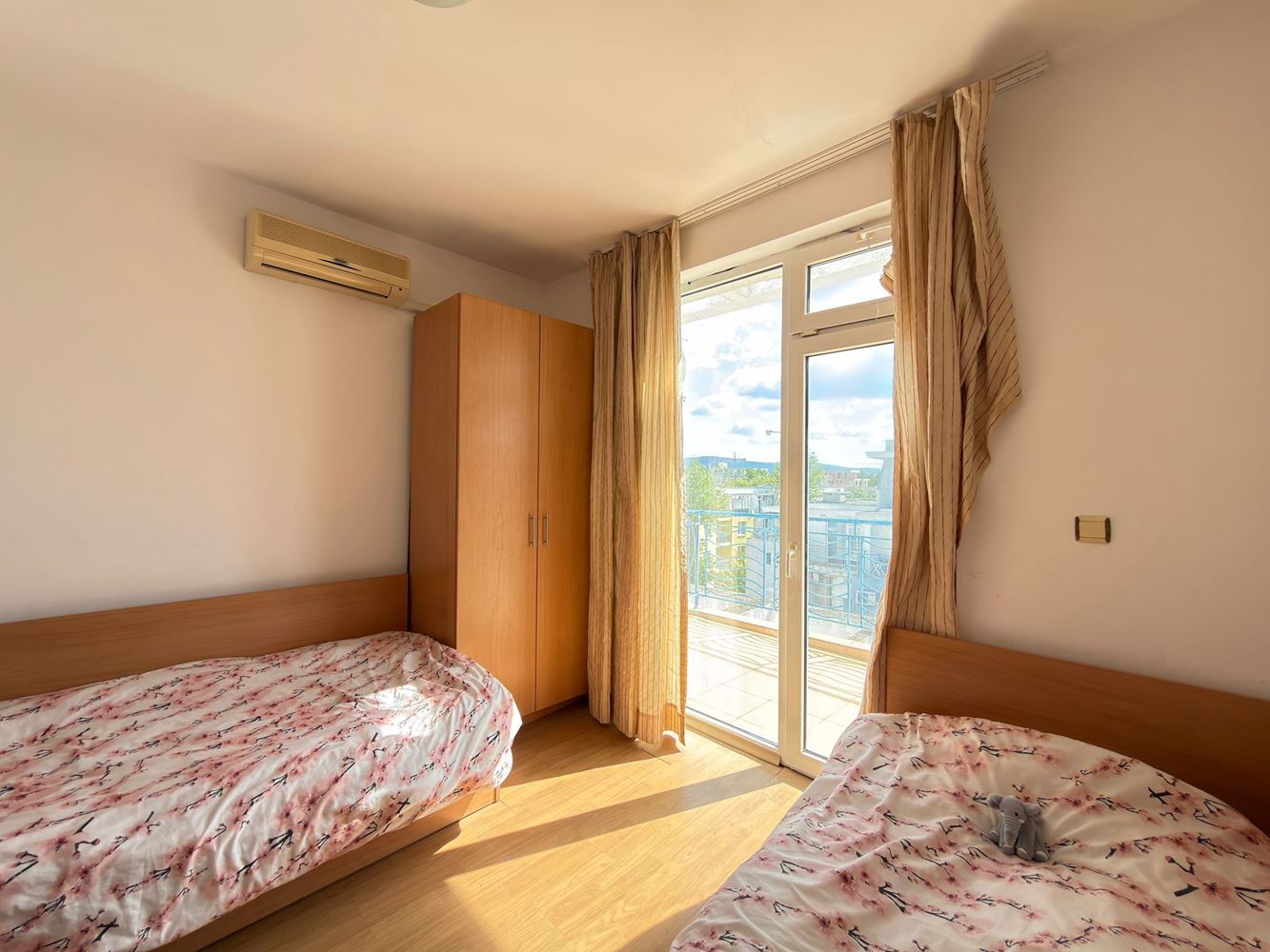 Geräumige Vierzimmer-Maisonettewohnung mit Panoramablick – Komfort und Stil im Herzen der Ruhe