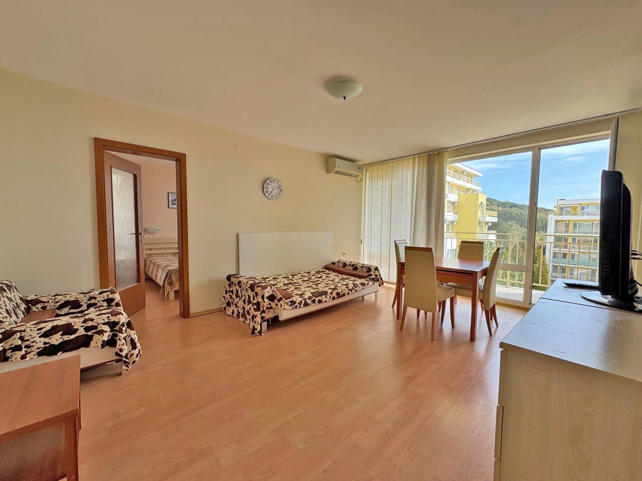 2-Zimmer-Wohnung mit Meerblick und Blick auf den Pool in einer prestigeträchtigen Anlage in Sveti Vlas