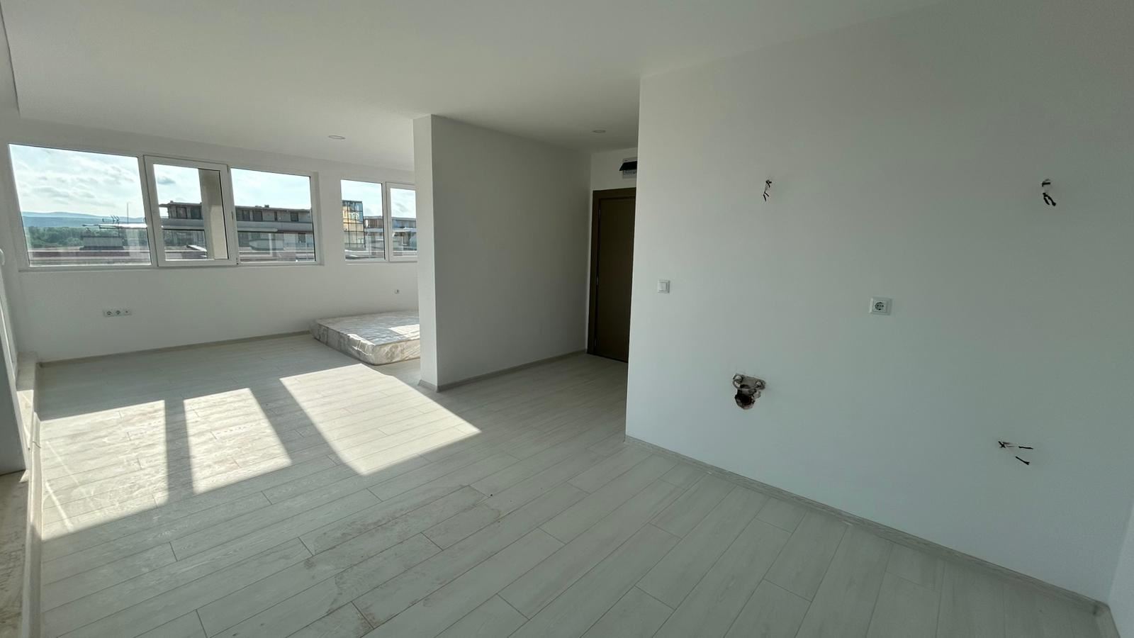 Sonnenstrand – neue Drei-Zimmer-Wohnung (Apartment mit zwei Schlafzimmern) mit großer Terrasse und Poolblick