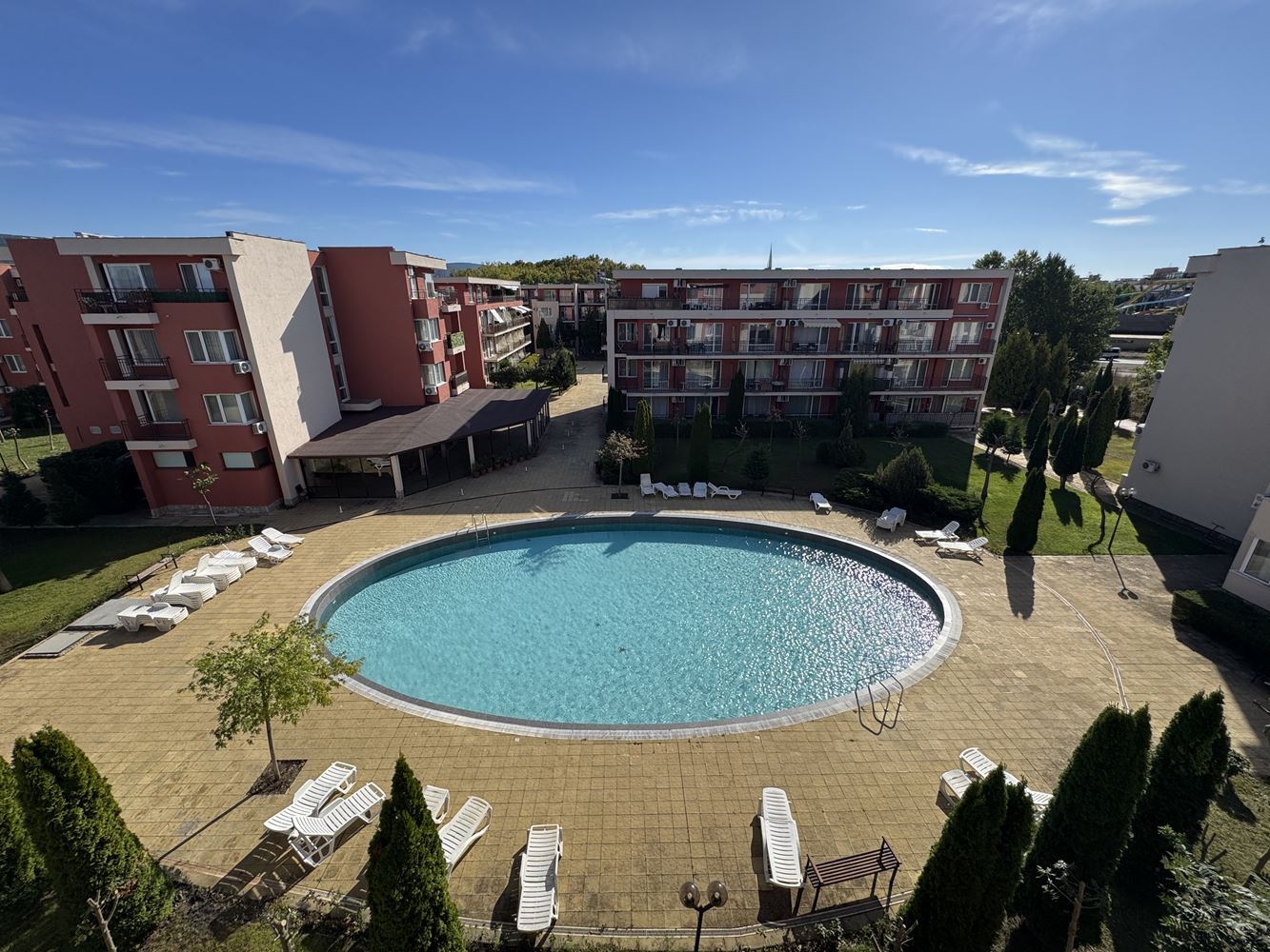 Studio mit Poolblick in einer Anlage mit hervorragender Infrastruktur in Sonnenstrand