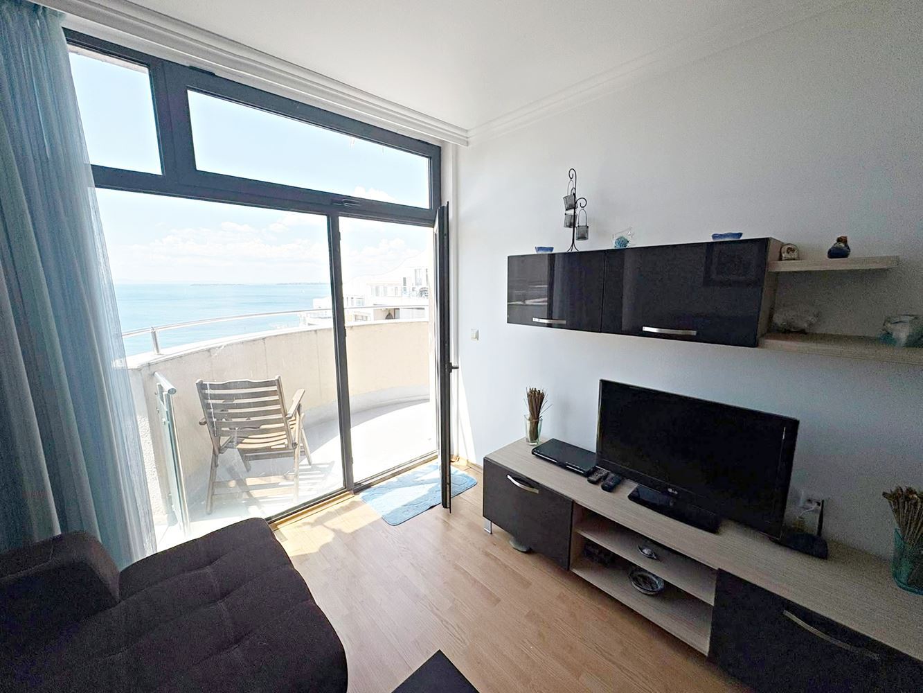 Luxuriöse 2-Zimmer-Wohnung mit Panoramablick auf das Meer in erster Linie in Sveti Vlas