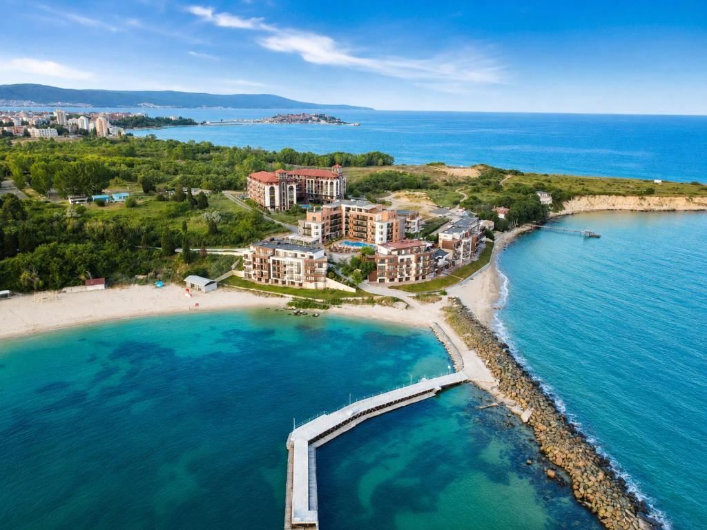 Zweizimmerwohnung in erster Meereslinie mit frontalem Meerblick in Nessebar
