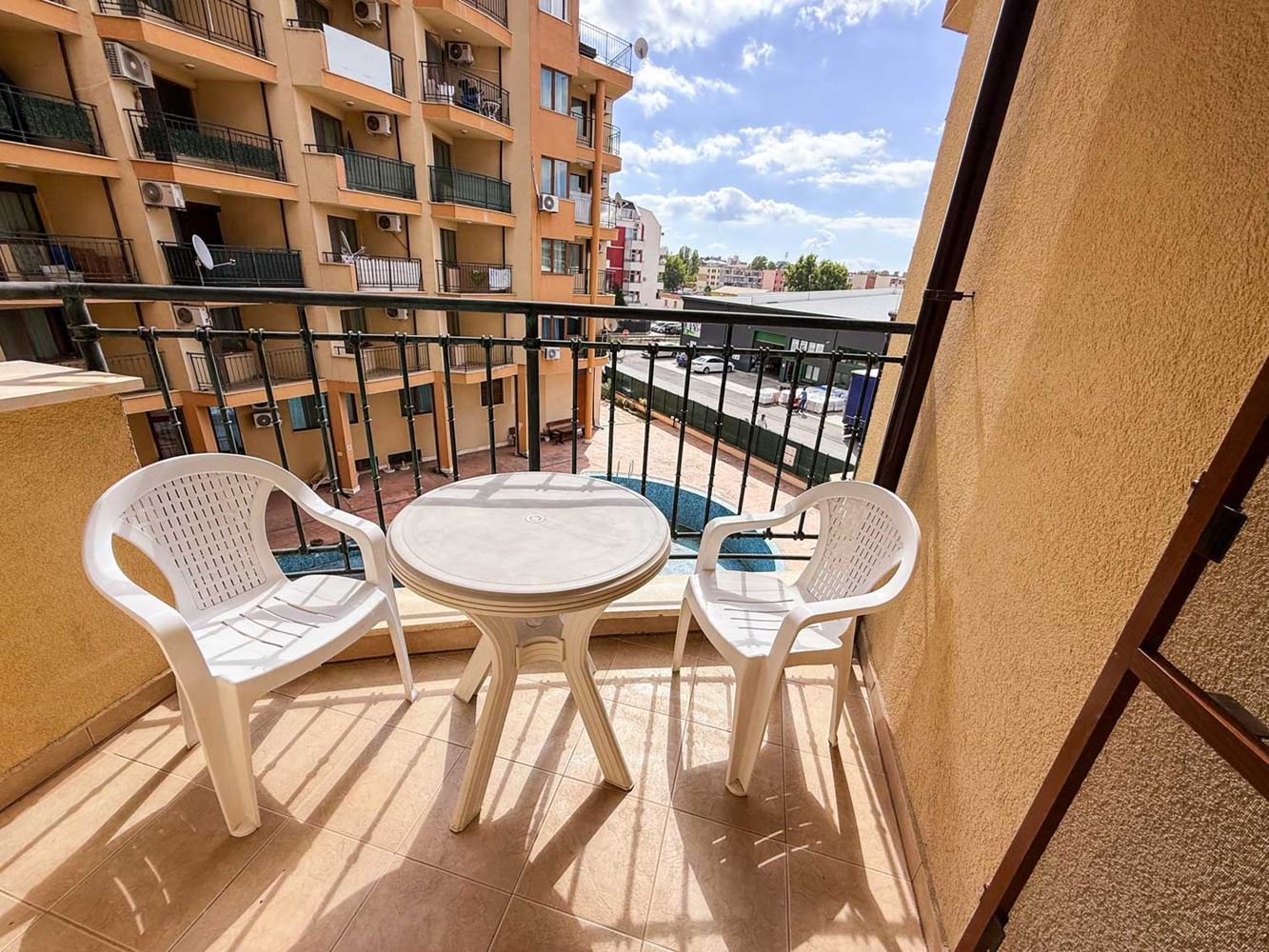 Sonnenstrand: Gemütliche 2-Zimmer-Wohnung mit niedriger Wartungsgebühr