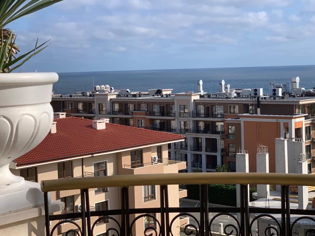 Luxuriöse 2-Zimmer-Wohnung mit Meerblick in einer prestigeträchtigen Anlage 200 Meter vom Strand in Sveti Vlas entfernt