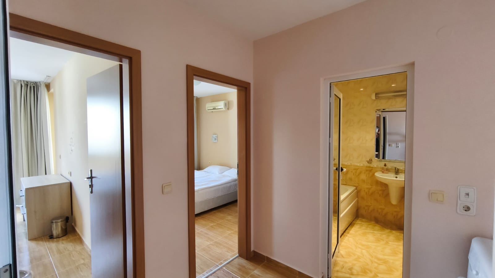 Geräumiges Zwei-Schlafzimmer-Apartment mit Meerblick in Sveti Vlas, nur 200 Meter vom Strand entfernt