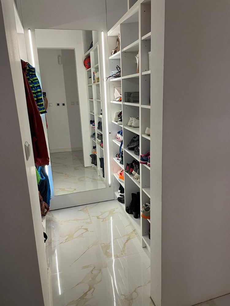 Geräumige Fünfzimmerwohnung mit Meerpanorama in Pomorie – Komfort, Stil und Funktionalität für eine große Familie