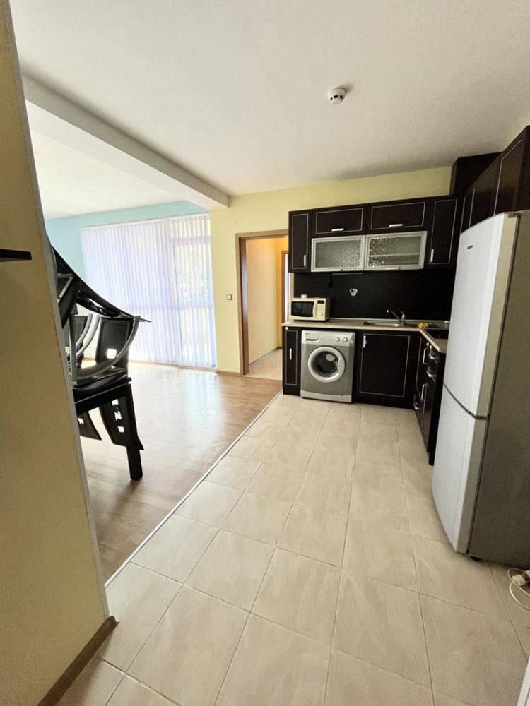 Geräumige Wohnung mit einem Schlafzimmer und Poolblick in einer hervorragend gepflegten Anlage in Pomorie