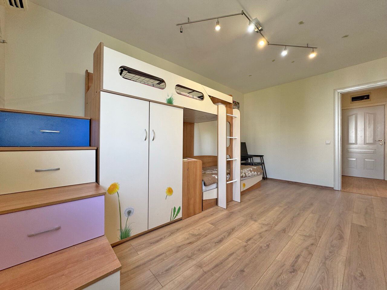 Zwei-Zimmer-Wohnung in einem Luxuskomplex in erster Meereslinie in Sveti Vlas