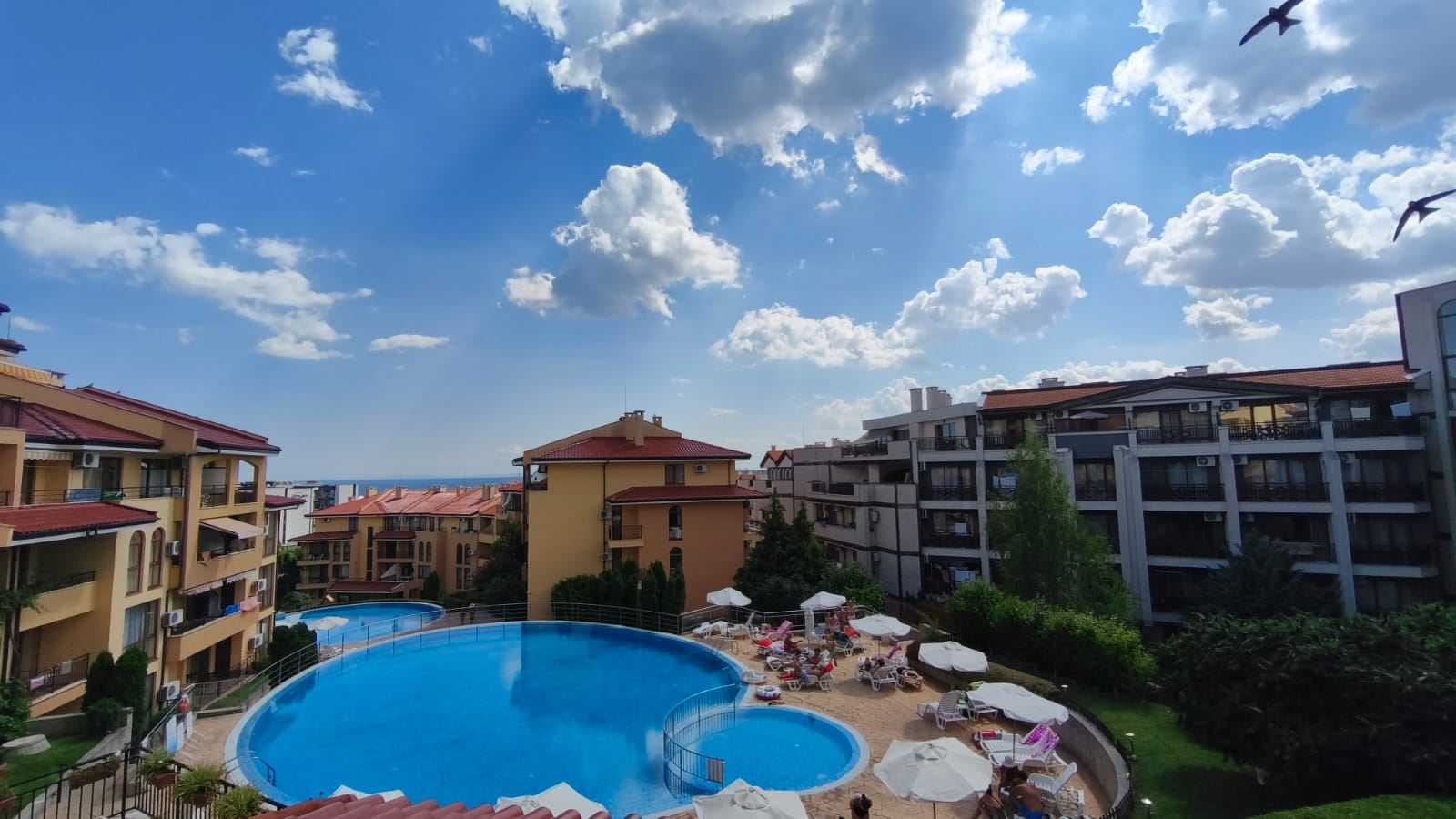 Geräumiges Zwei-Schlafzimmer-Apartment mit Meerblick in Sveti Vlas, nur 200 Meter vom Strand entfernt
