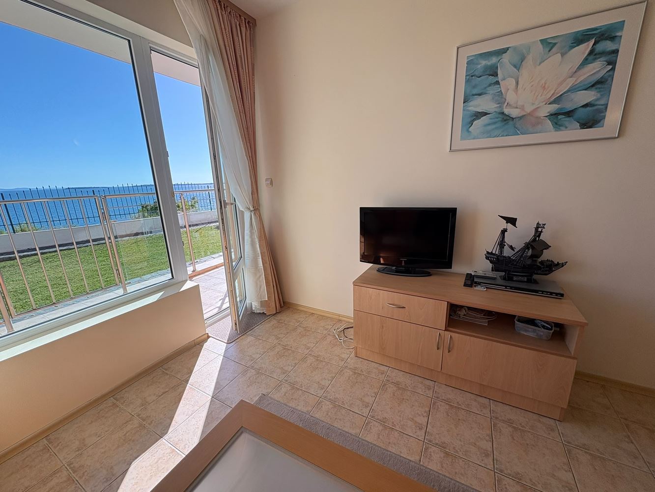 Erste Meereslinie in Sveti Vlas – geräumige Wohnung mit einem Schlafzimmer und Meerblick