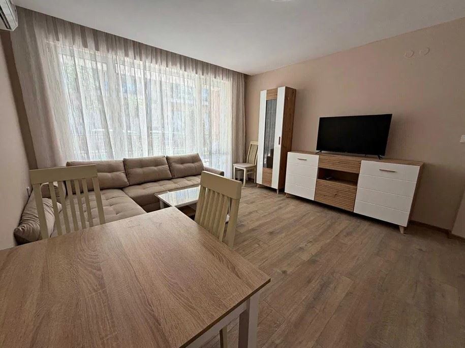 Wohnung in erster Meereslinie in Elenite – umfassende Renovierung, Haushaltsstrom und direkter Zugang zum Strand