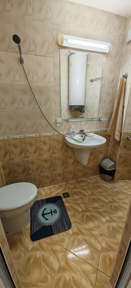 Geräumige Drei-Zimmer-Wohnung mit Blick auf den Pool und hervorragenden Annehmlichkeiten in der Anlage