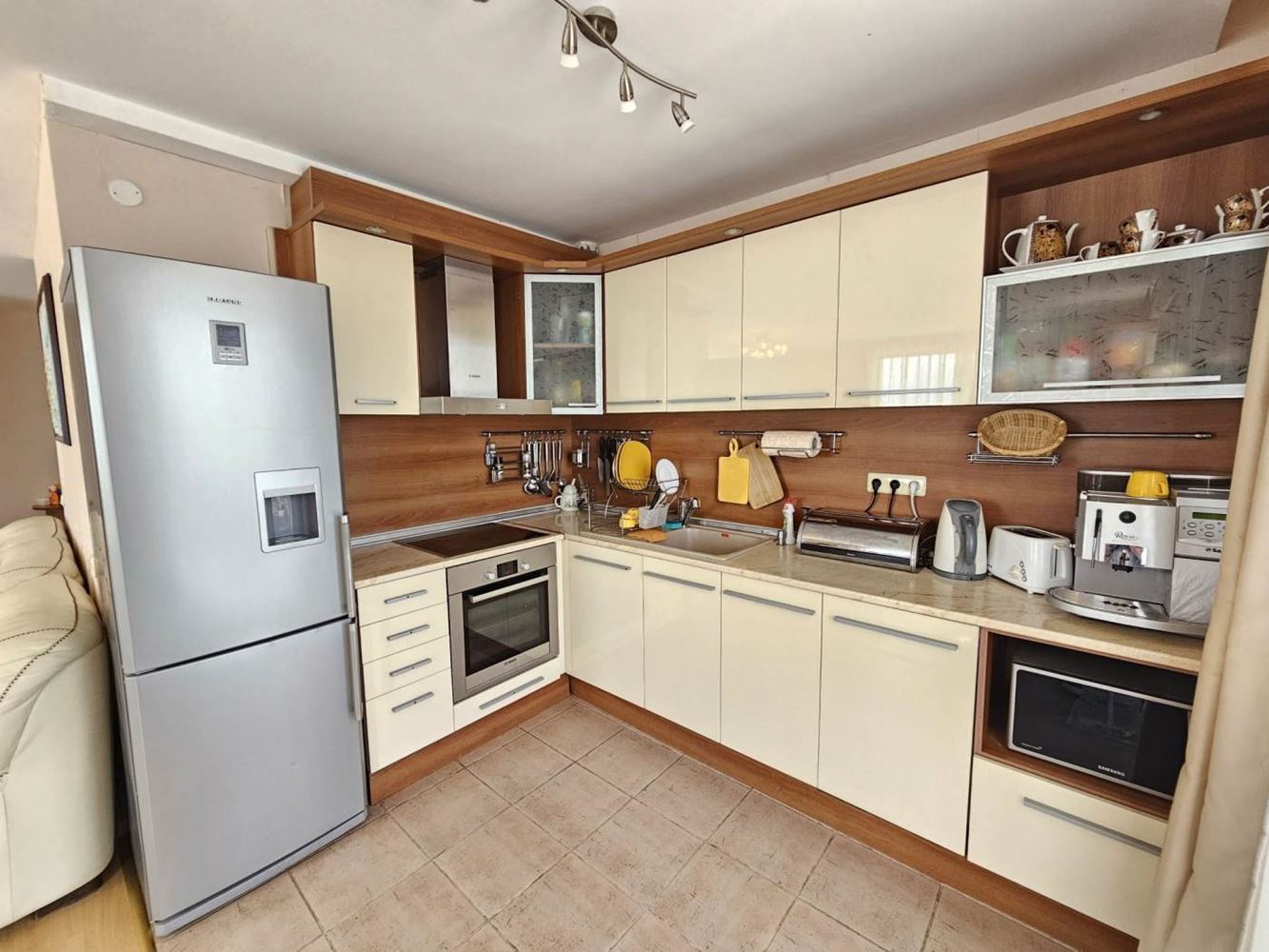 Sveti Vlas – Drei-Zimmer-Wohnung mit direktem Panoramablick auf das Meer in einer Anlage in erster Linie