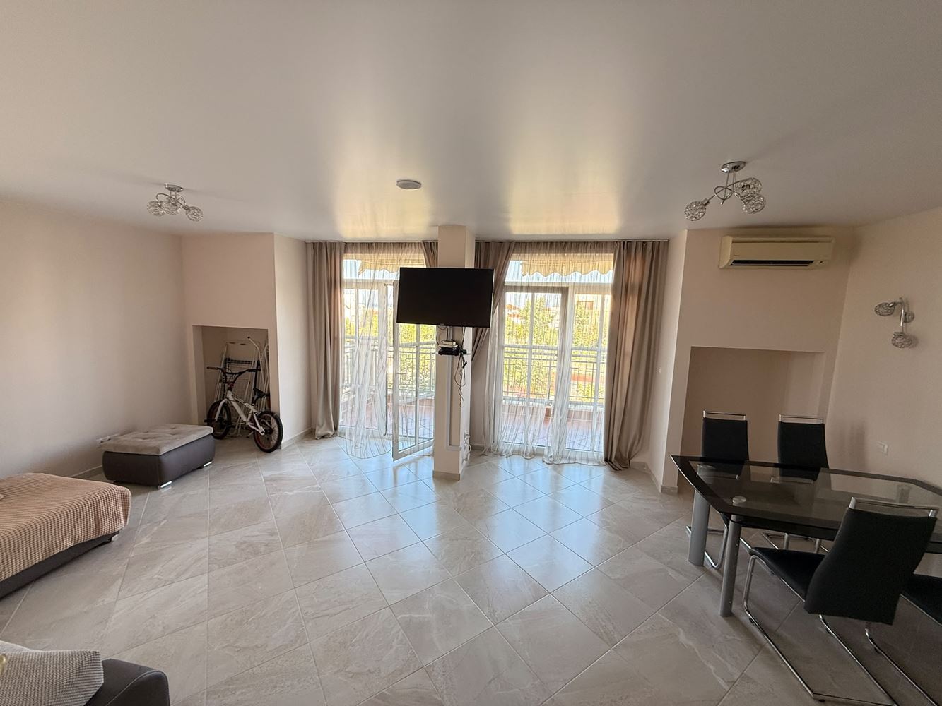 Wohnung in erster Meereslinie mit Meerblick – vollständig möblierte Immobilie in einer Wohnanlage im mediterranen Stil